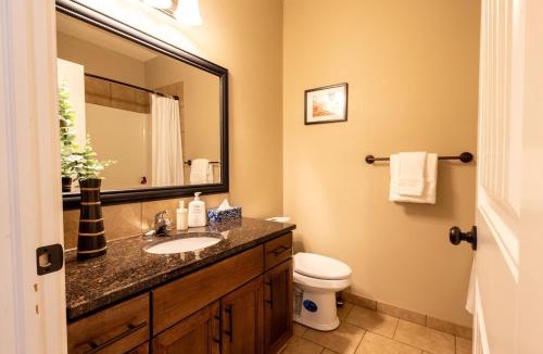 South Lethbridge Villa | Opulent Oasis