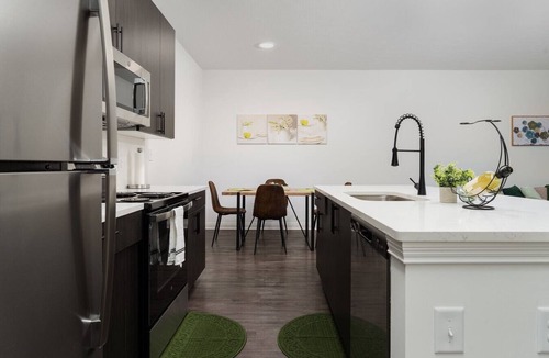 Whitestown Apartment | Opulent Suite Spacious Pond View King Bed WFH Gym