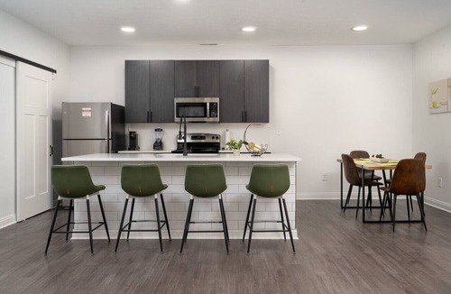 Whitestown Apartment | Opulent Suite Spacious Pond View King Bed WFH Gym