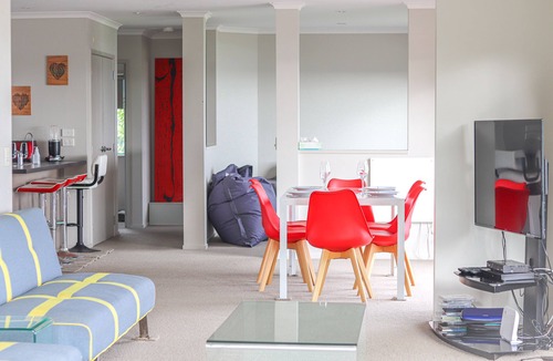 Opunake House | Opunake Uncrowded Bay - Ocean and Mountain Views