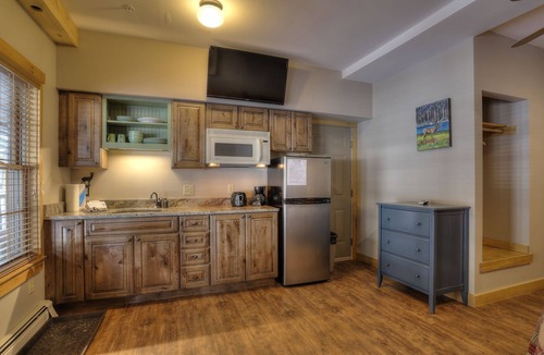 Oquossoc Hotel | Oquossoc Suite #3 | A/C