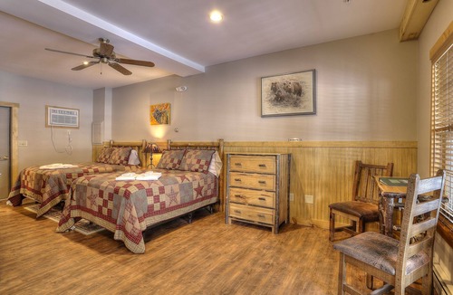 Oquossoc Hotel | Oquossoc Suite #3 | A/C