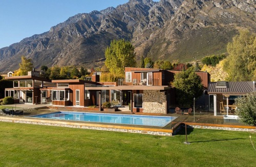 Kawarau Falls Villa | Oraka Lakeside Retreat - Hosted by NZSIR Luxury Rental Homes