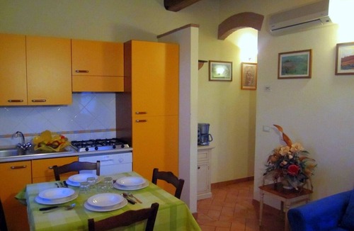 Poggio Alla Cavalla House | ORANGE APARTMENT in Poggio alla Cavalla farmhouse in the heart of Tuscany