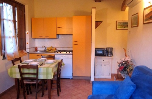 Poggio Alla Cavalla House | ORANGE APARTMENT in Poggio alla Cavalla farmhouse in the heart of Tuscany