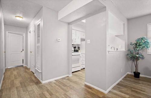Brentwood Apartment | Orange Austin Pad! Short Distance to DTX, 6th