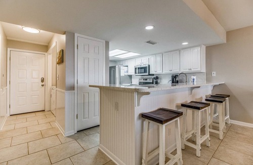 Orange Beach East Condo | Orange Beach Gulf-Front 2BR Sleeps 6 Wet Bar 55" TV Pools Boat Sl