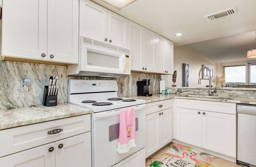 Orange Beach East Condo | Orange Beach - Old River Views - Boat Slips - 2BR Bayside Condo