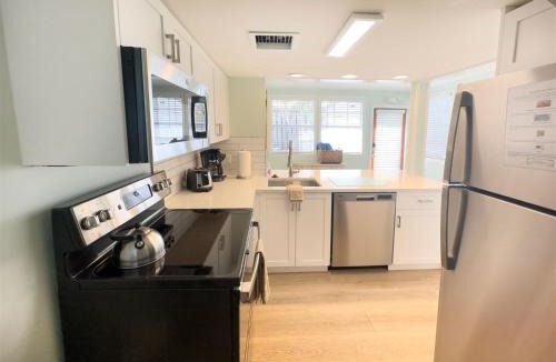 Downtown Apartment | Orange Blossom Suite Conch Republic Cottage