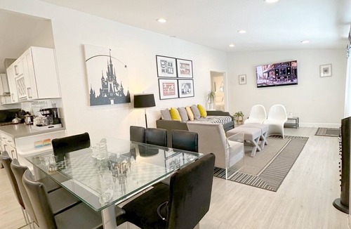 Southwest Anaheim House | Orange County home with backyard, sleep 10, minutes away from theme parks