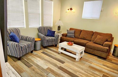 Indianapolis Apartment | Orange Delite