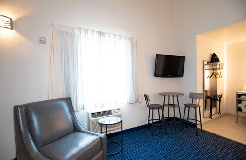 Tustin Hotel | Orange Grove Inn