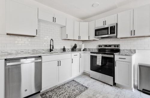 Columbia House | Orange Pit - 3BD 2BA Luxury Retreat - West Cola