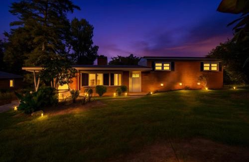 Columbia House | Orange Pit - 3BD 2BA Luxury Retreat - West Cola