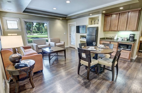 Paradise Valley Village Hotel | Orange Tree Resort
