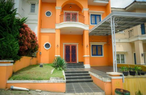 Berastagi Villa | Orange Villa
