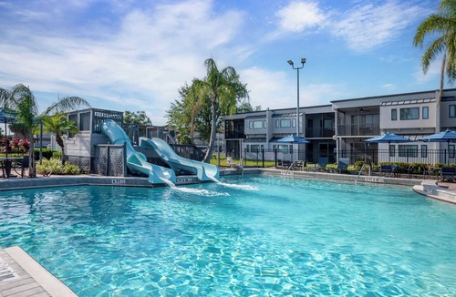 West Kissimmee Hotel | Orbit One Vacation Villas