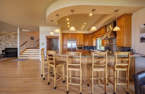 Seal Rock House | Orca Manor, Oceanfront, NEW SAUNA! Beach Access, WiFi, Hot Tub, BBQ