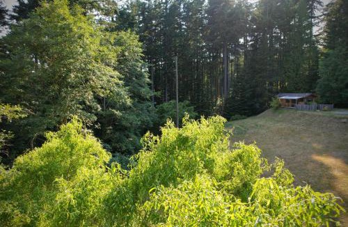 Eastsound House | Orcas Island Forest Grove, A Cozy Naturalist Retreat