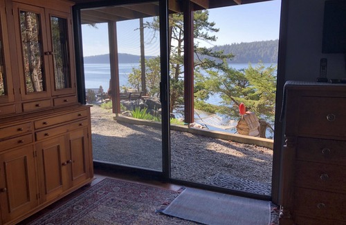Eastsound House | Orcas Island Waterfront Home, Spectacular Views & Wildlife, Privately Sleeps 6