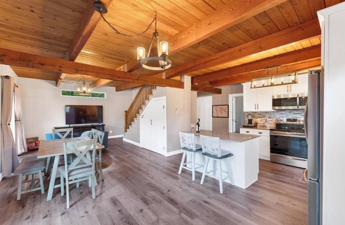 Grapeview House | Orchard Beach Oasis