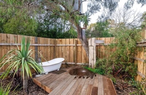 Yallingup Siding House | Orchard Cottage—Romantic Bushland Retreat w/Sauna