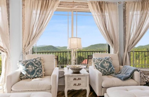 Saluda House | Orchard Hill Vintage Cottage