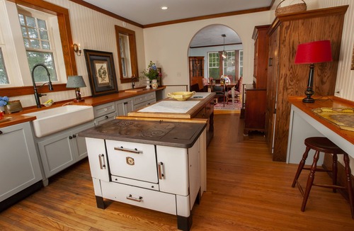 Roseland House | Orchard & Mountain Views, 5Mi Wintergreen, Gourmet Kitchen