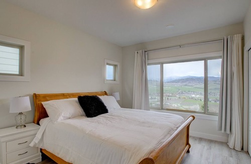 Vernon House | Orchard View getaway at The Rise