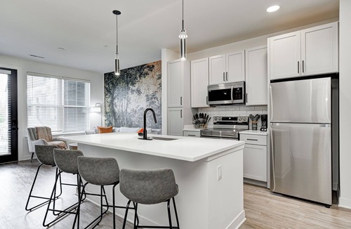 Noblesville Apartment | Ore 1bed/1bth - King Bed