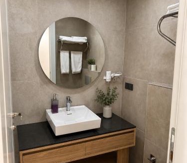 Side Apartment | Oregano Side Select