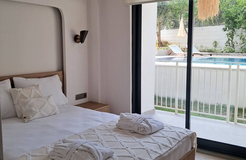 Side Hotel | Oregano Side