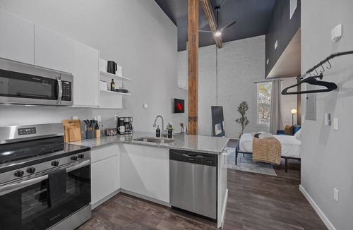 Oregon District Apartment | Oregon District I Spacious I Free Parking