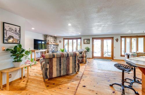 Marcola House | Oregon Farmhouse Hideaway on 53 Acres