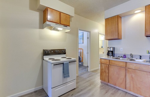 Oakridge Apartment | Oregon Getaway by Willamette National Forest!