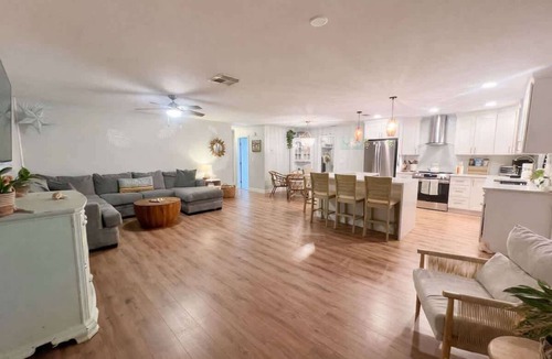 Indian Rocks Beach Villa | Organic & Modern~90° Heated Salt Pool~Walk 2 beach