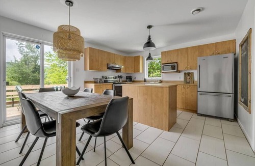 Saint-Brigitte-de-Laval House | Original Yellow Lac Beauport