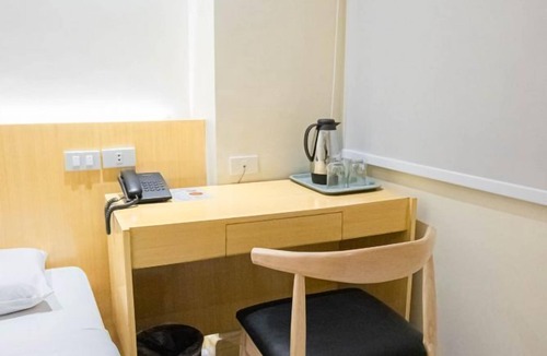 Downtown Tacloban Apartment | Original Studio at Etsu near San Juanico Bridge