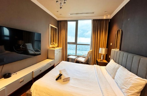 Hang Xanh Apartment | Orin - VinHomes Central Park - Apartments View Landmark 81