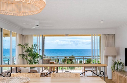 Coolangatta Apartment | Orion Unit 4 Modern 2 bedroom apartment with ocean views and Wi-Fi Included