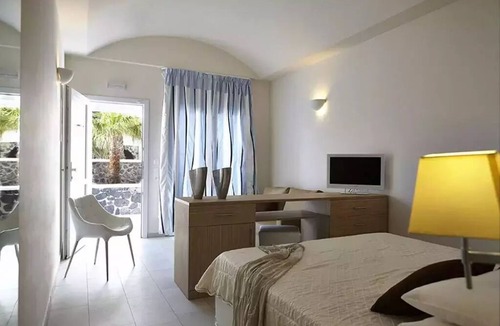 Pyrgos Hotel | Orizontes Hotel Santorini