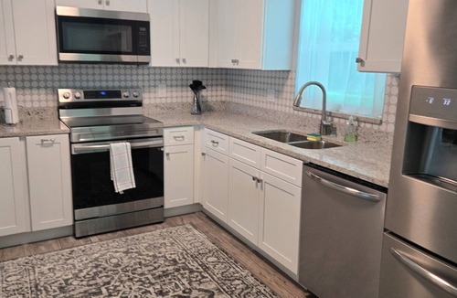 Pine Castle House | Orlando Gem near Disney, Epic, Sea World 3/2 house, fenced yard Long term OK