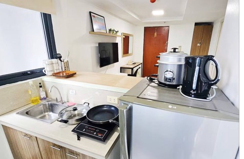 Wack-Wack Greenhills Apartment | Ortigas Studio Condo/Netflix + Pool + Gym + Kitchen/Sleeps 2 people