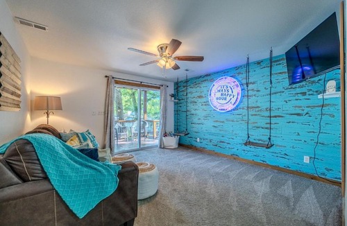 Osage Beach House | Osage Beach Cabin with Private Dock and Lily Pad