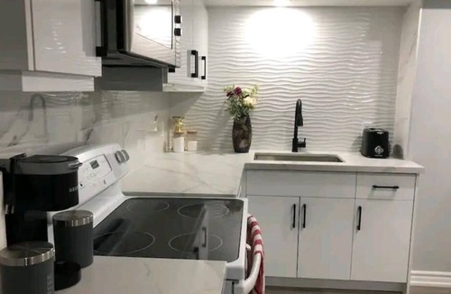 Oshawa Apartment | Oshawa Getaway!