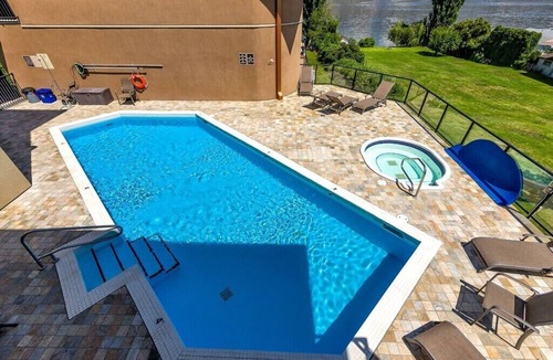 Osoyoos Condo | Osoyoos Lakefront, Perfect Summer Vacation Spot, Pool, Hot Tub and Private Beach