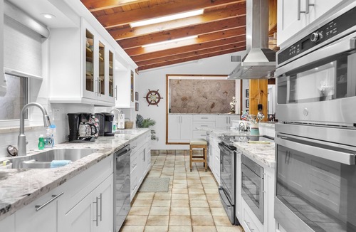 Islamorada House | Osprey Bay Villa on the Bay! Spectacular Sunsets, Pool, Hot Tub & Private Dock!