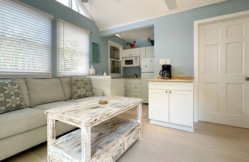 Old Town Cottage | OSPREY STUDIO @ The Colony-Sleeps up to 4
