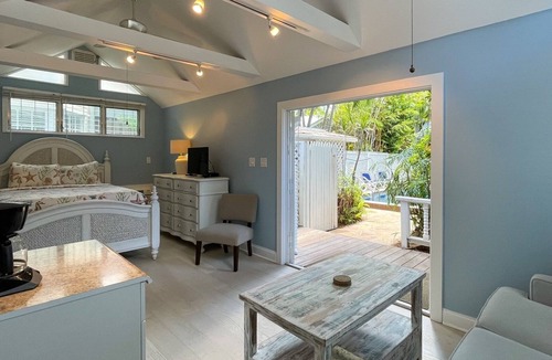 Old Town Cottage | OSPREY STUDIO @ The Colony-Sleeps up to 4