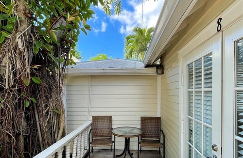 Old Town Cottage | OSPREY STUDIO @ The Colony-Sleeps up to 4